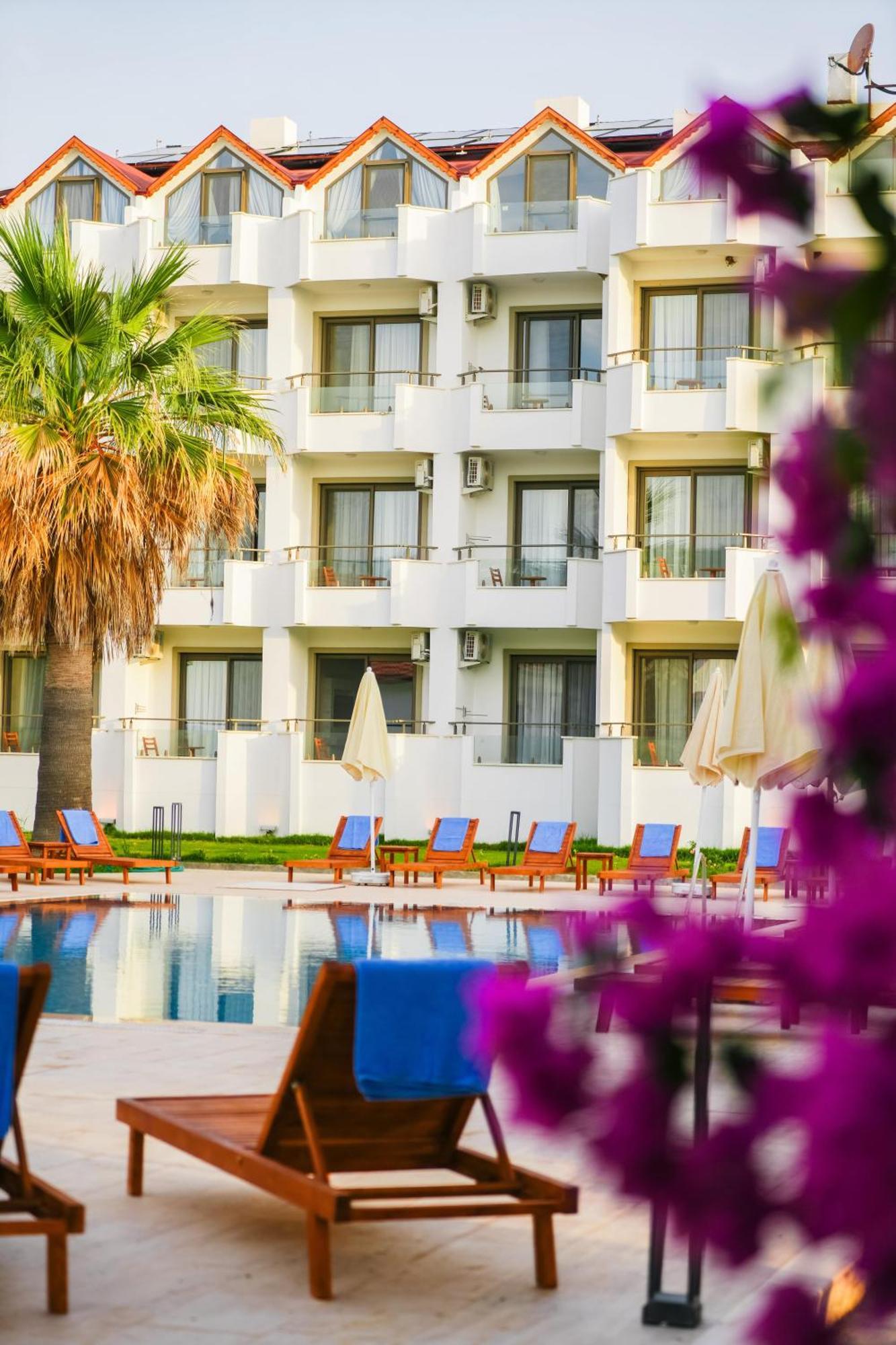 Feri Surf Club Hotel 닷차 외부 사진